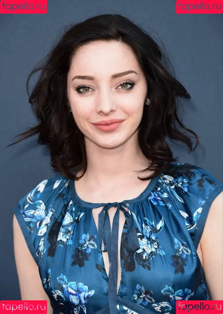 Emma Dumont Onlyfans Photo Gallery 