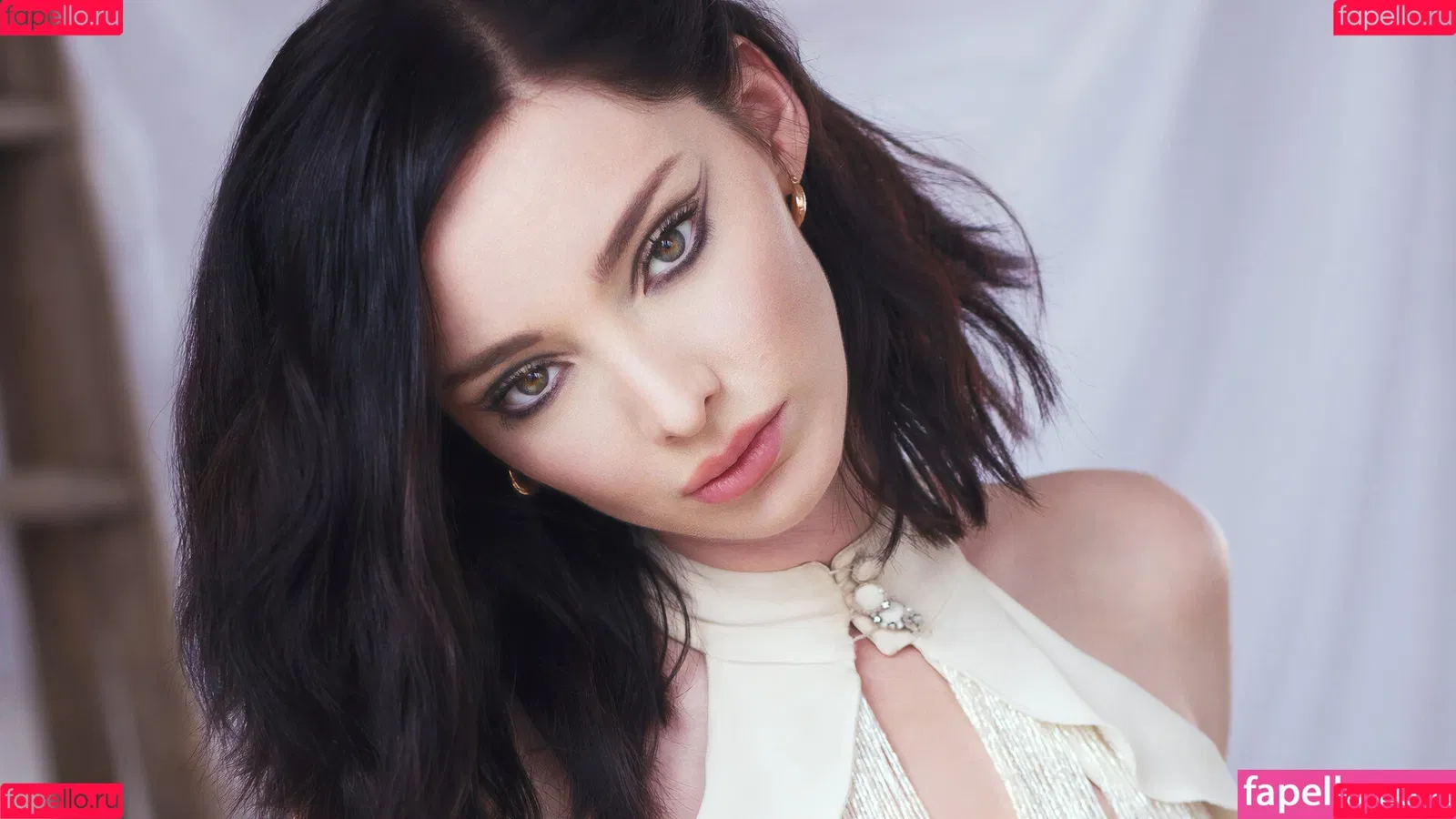 Emma Dumont Onlyfans Photo Gallery 