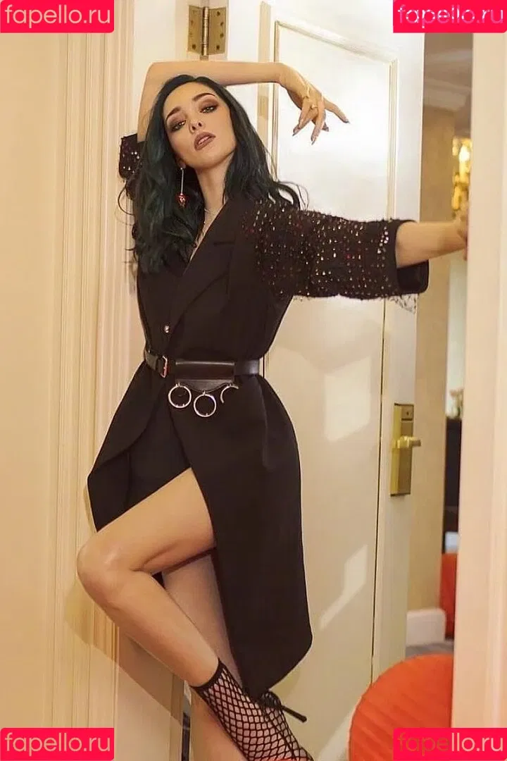 Emma Dumont Onlyfans Photo Gallery 
