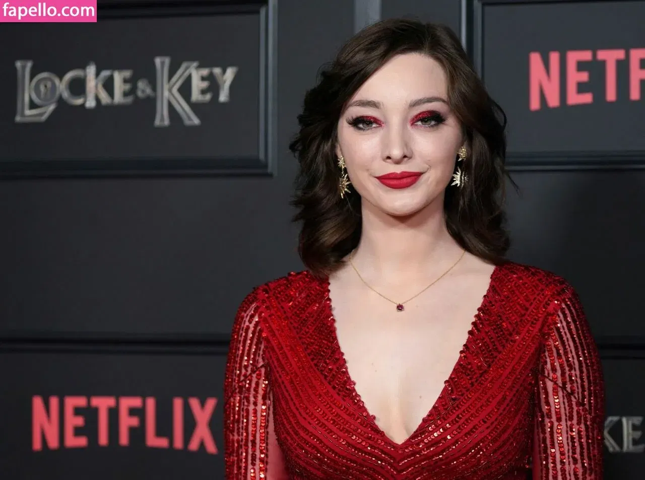 Emma Dumont Onlyfans Photo Gallery 