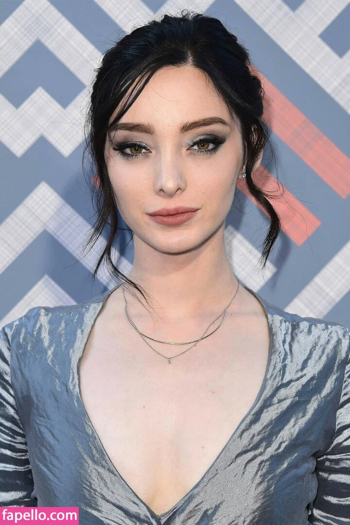 Emma Dumont Onlyfans Photo Gallery 
