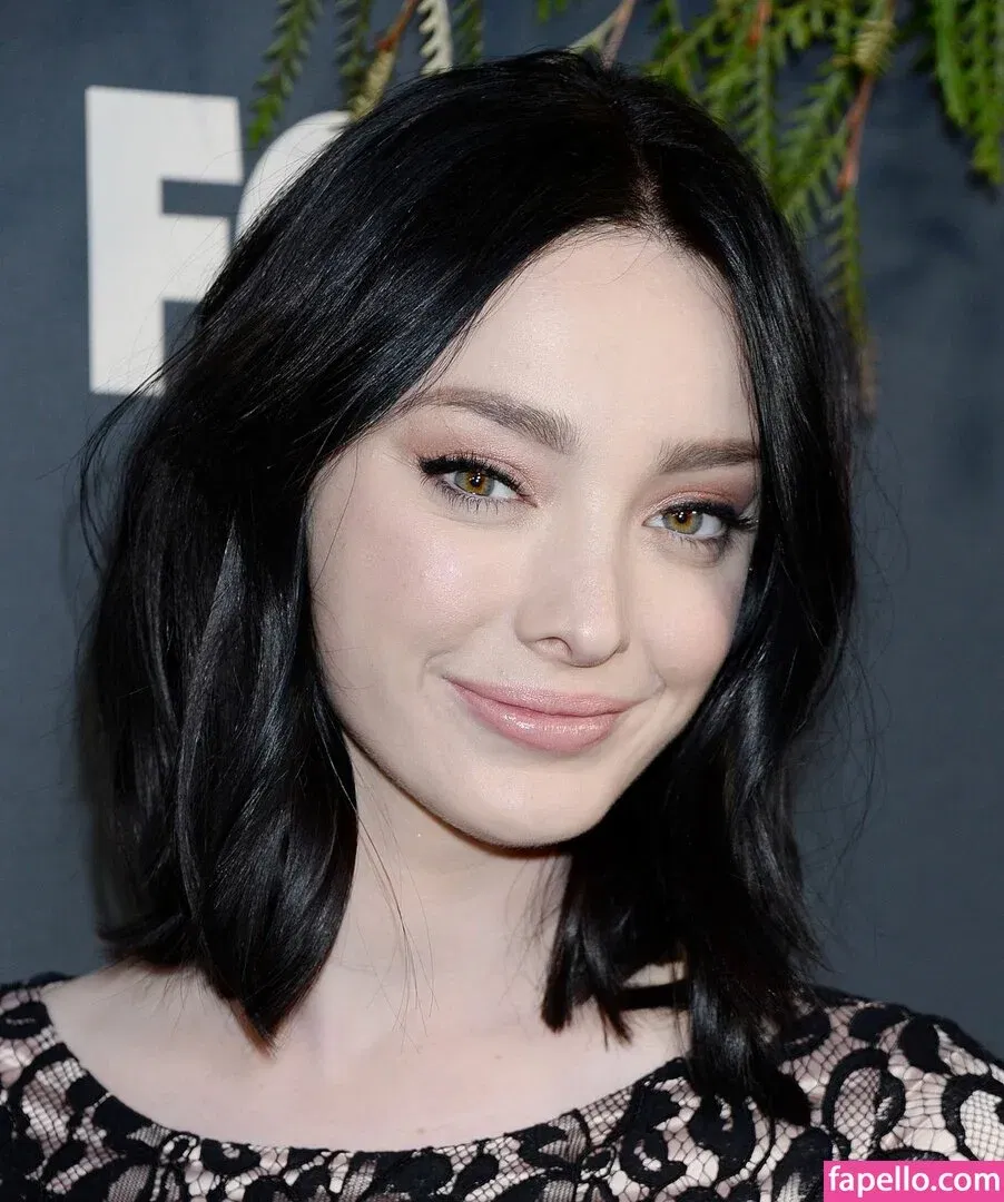 Emma Dumont Onlyfans Photo Gallery 