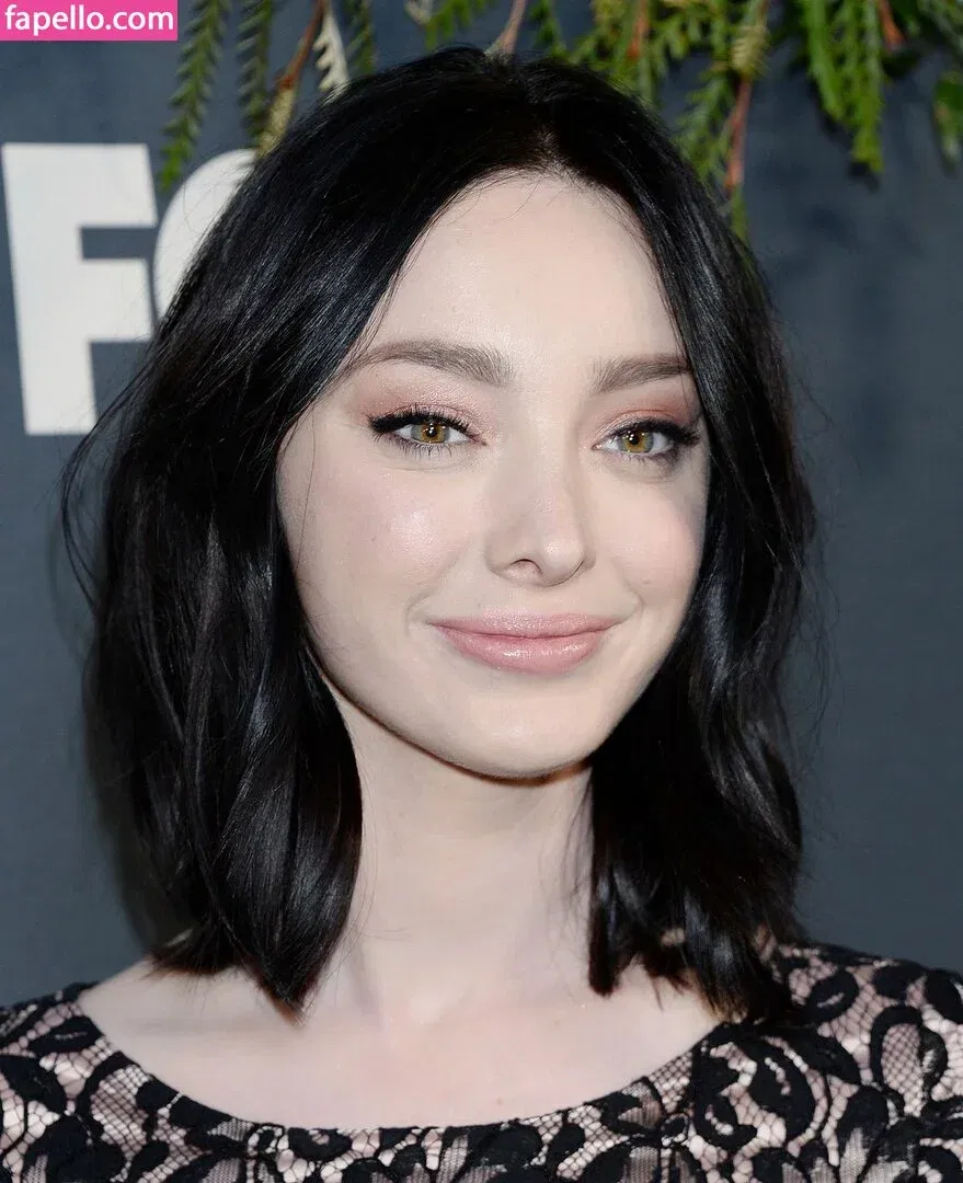 Emma Dumont Onlyfans Photo Gallery 