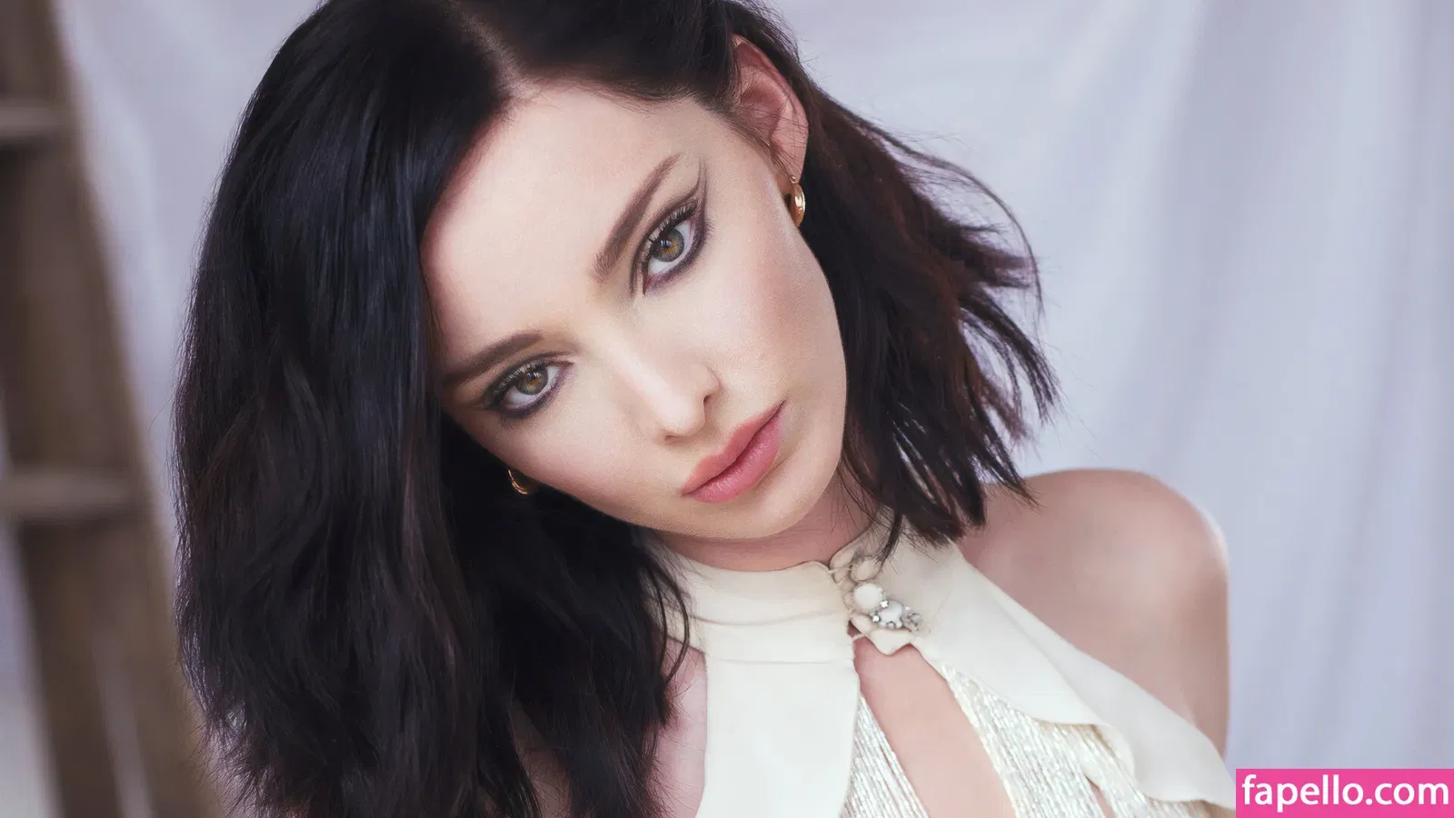 Emma Dumont Onlyfans Photo Gallery 