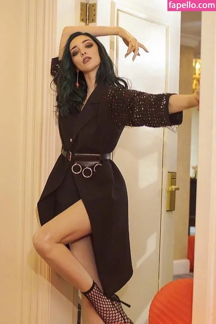 Emma Dumont Onlyfans Photo Gallery 