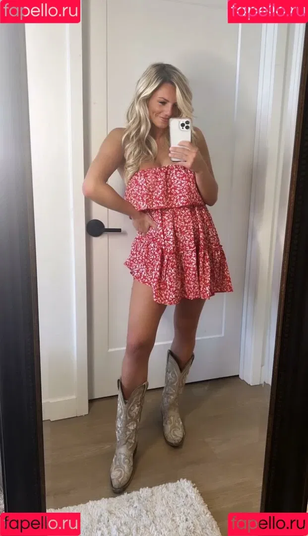 Annie Agar Onlyfans Photo Gallery 