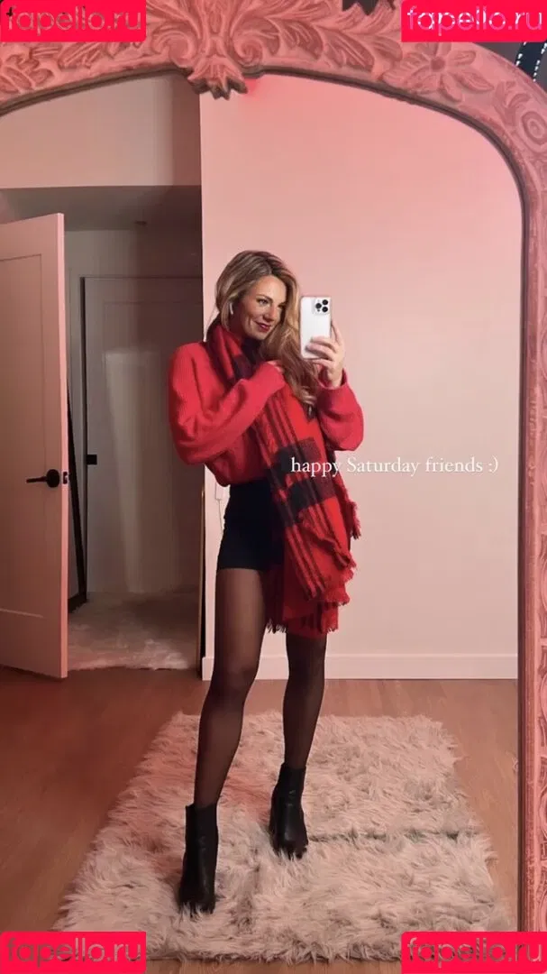 Annie Agar Onlyfans Photo Gallery 