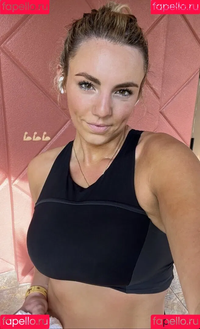 Annie Agar Onlyfans Photo Gallery 