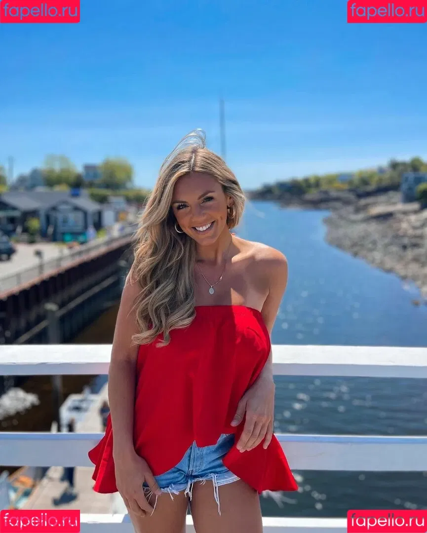 Annie Agar Onlyfans Photo Gallery 