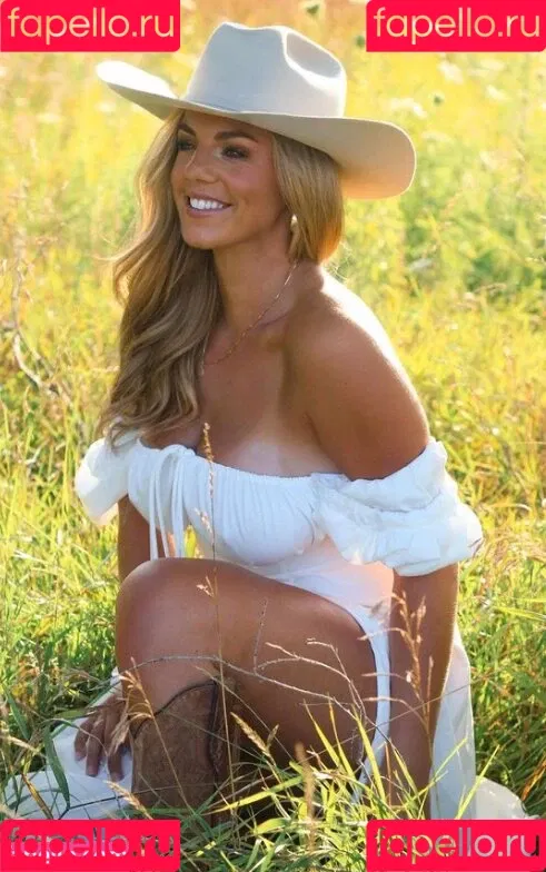 Annie Agar Onlyfans Photo Gallery 