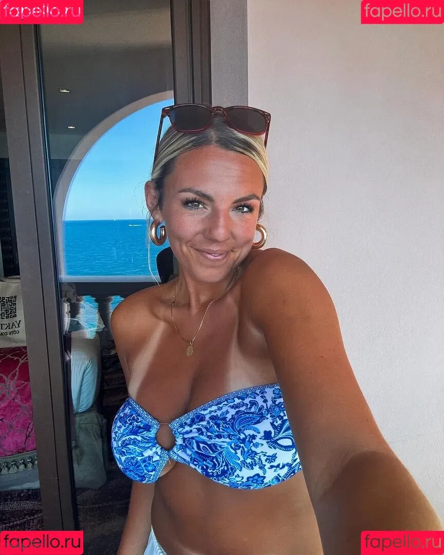Annie Agar Onlyfans Photo Gallery 