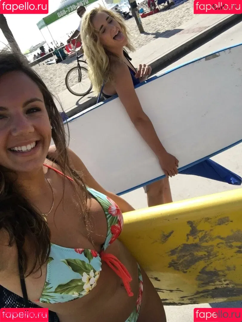 Annie Agar Onlyfans Photo Gallery 