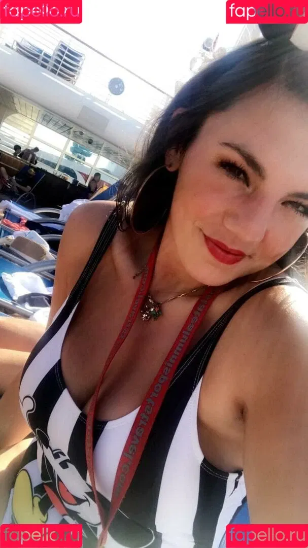 Annie Agar Onlyfans Photo Gallery 