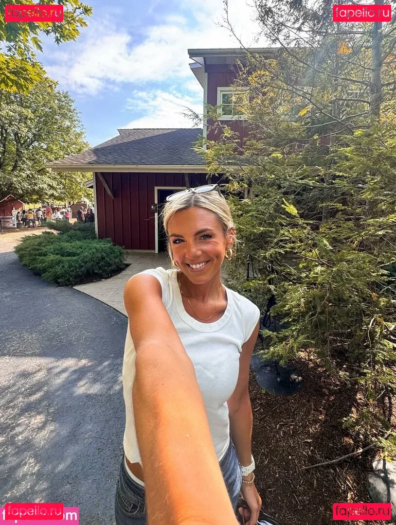 Annie Agar Onlyfans Photo Gallery 