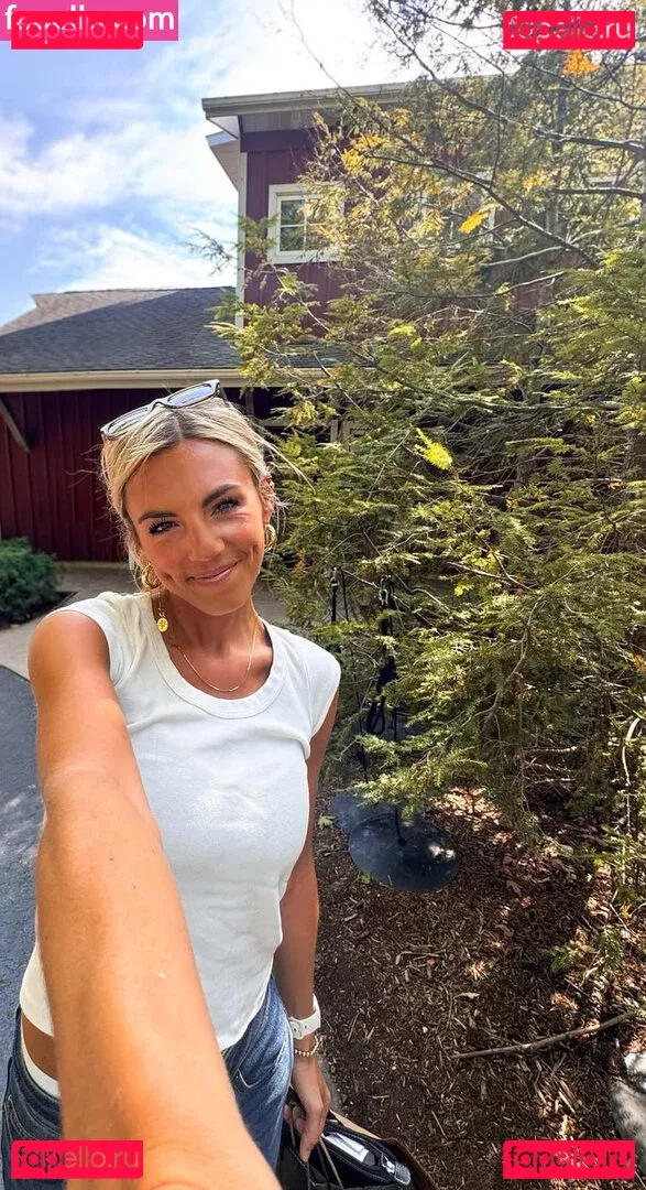 Annie Agar Onlyfans Photo Gallery 