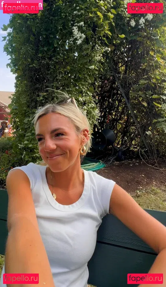 Annie Agar Onlyfans Photo Gallery 