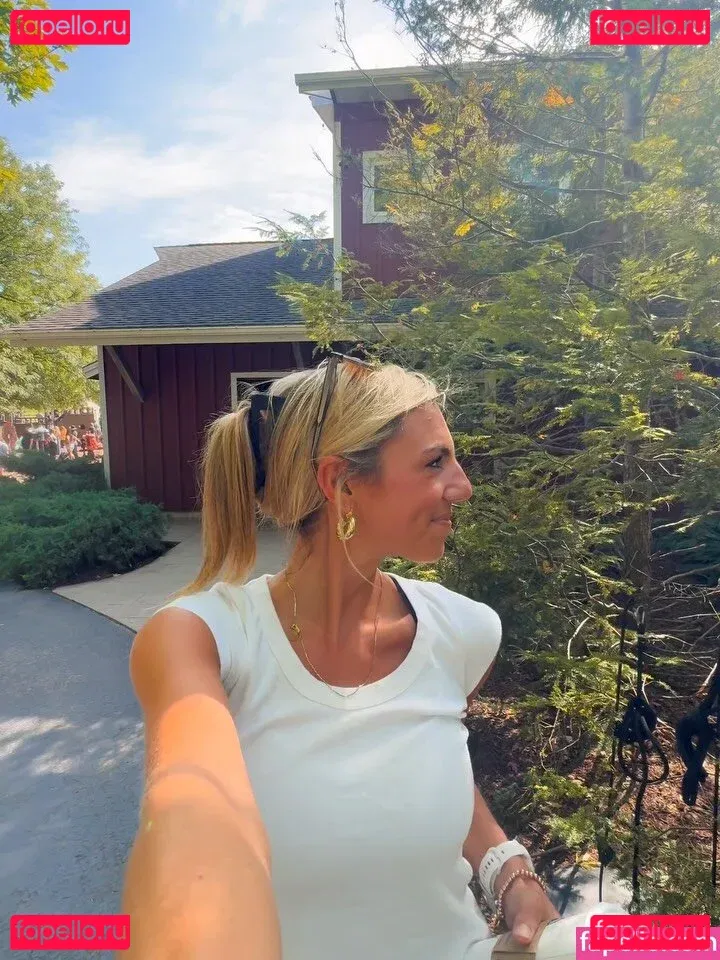 Annie Agar Onlyfans Photo Gallery 