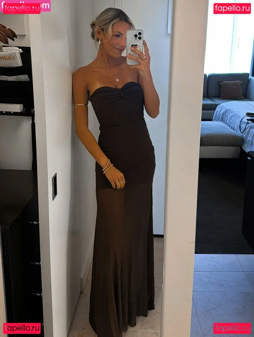 Annie Agar Onlyfans Photo Gallery 