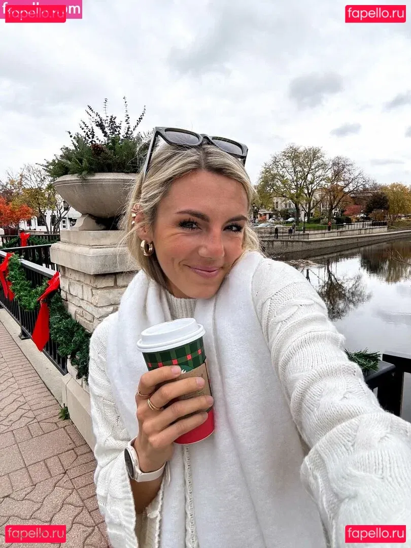 Annie Agar Onlyfans Photo Gallery 