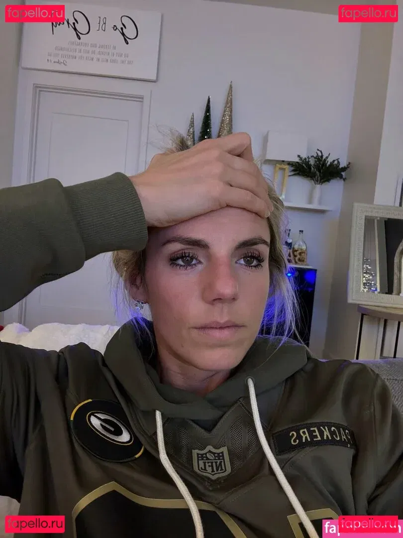 Annie Agar Onlyfans Photo Gallery 