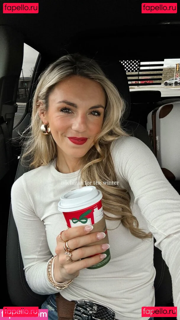 Annie Agar Onlyfans Photo Gallery 