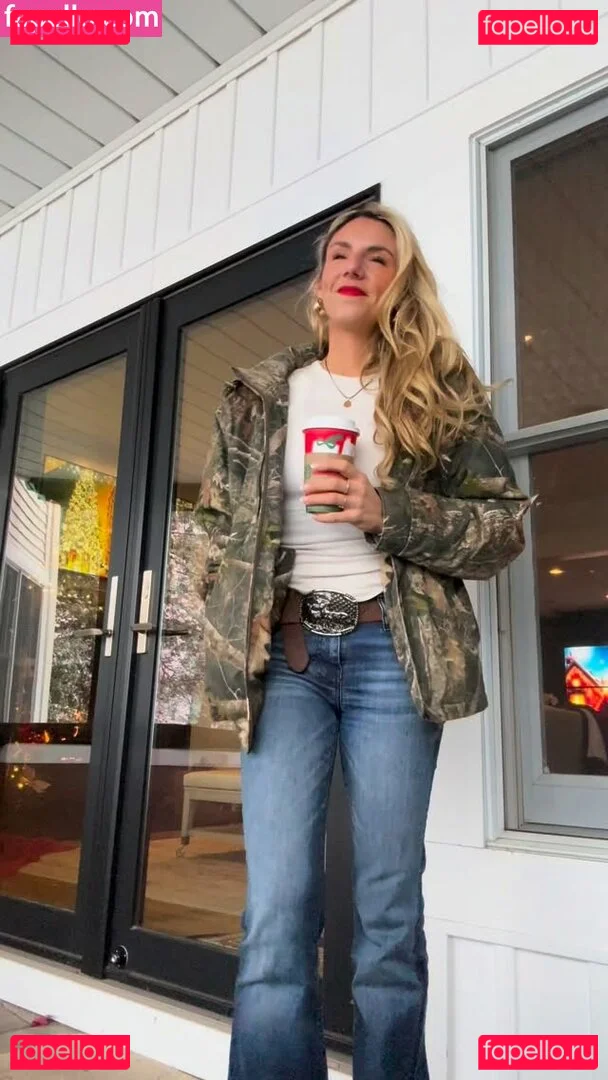 Annie Agar Onlyfans Photo Gallery 