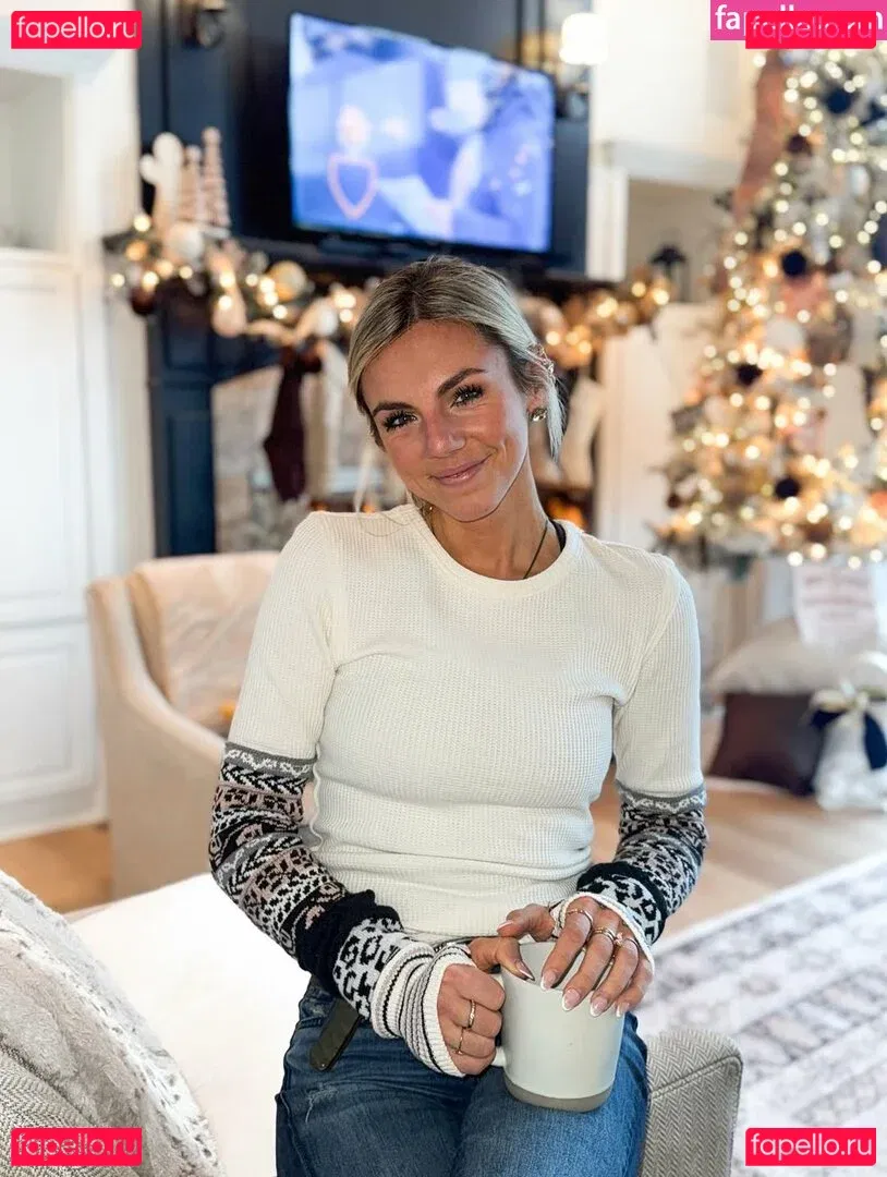 Annie Agar Onlyfans Photo Gallery 