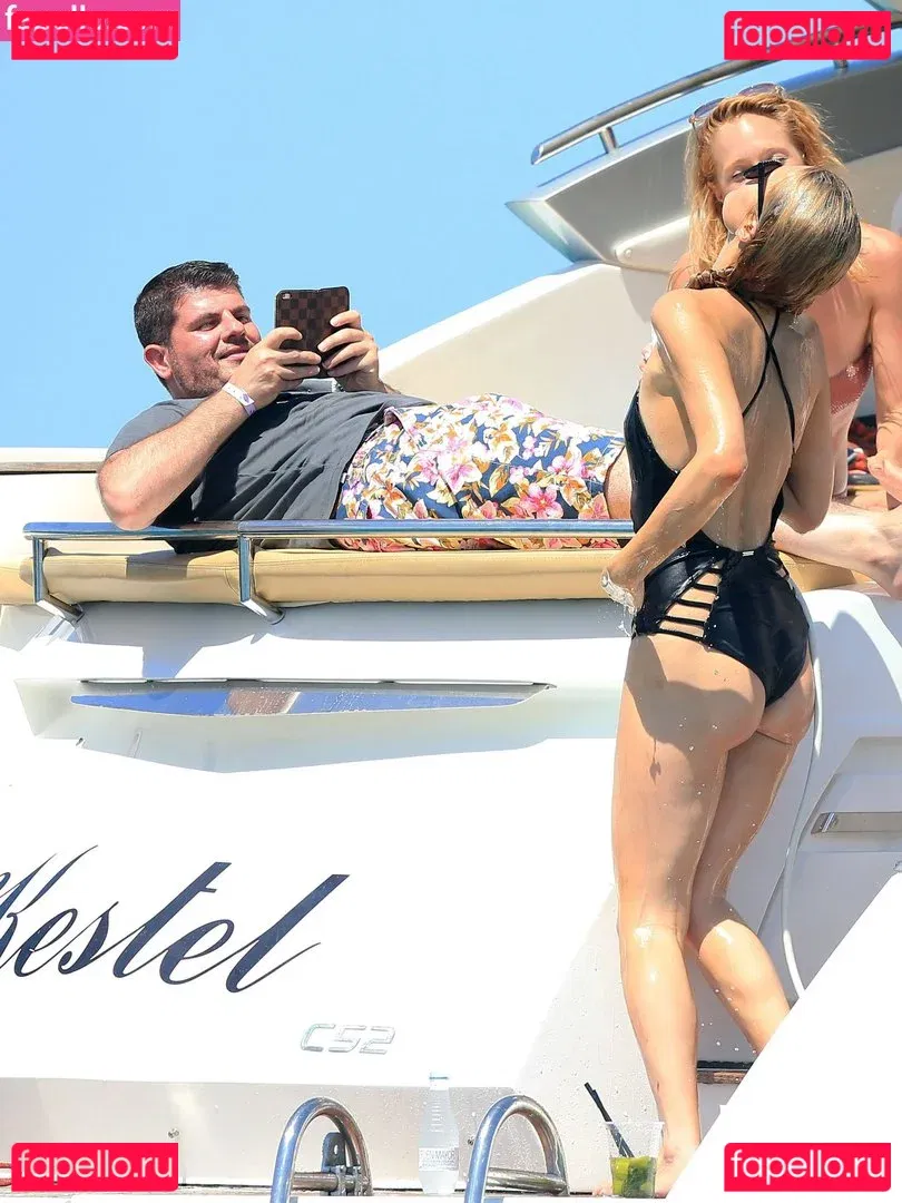 Paris Hilton Onlyfans Photo Gallery 