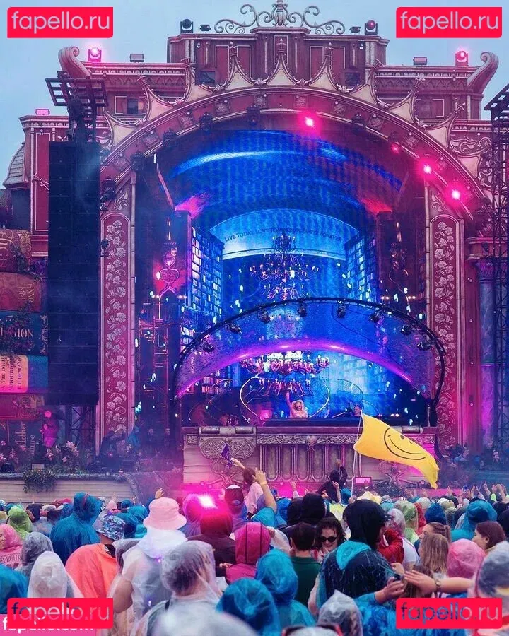 Paris Hilton Onlyfans Photo Gallery 