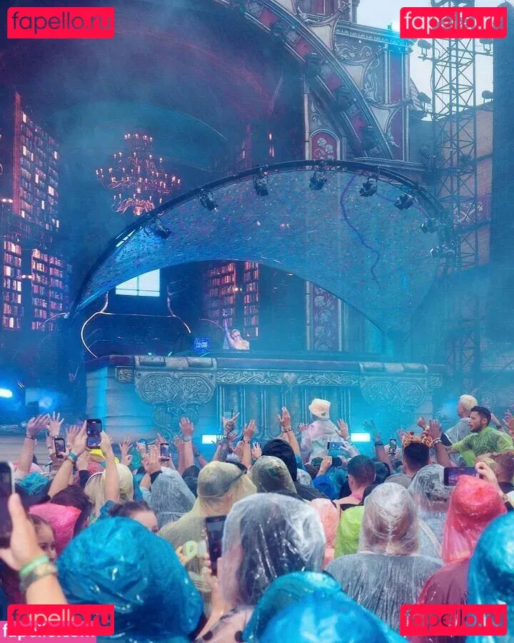 Paris Hilton Onlyfans Photo Gallery 