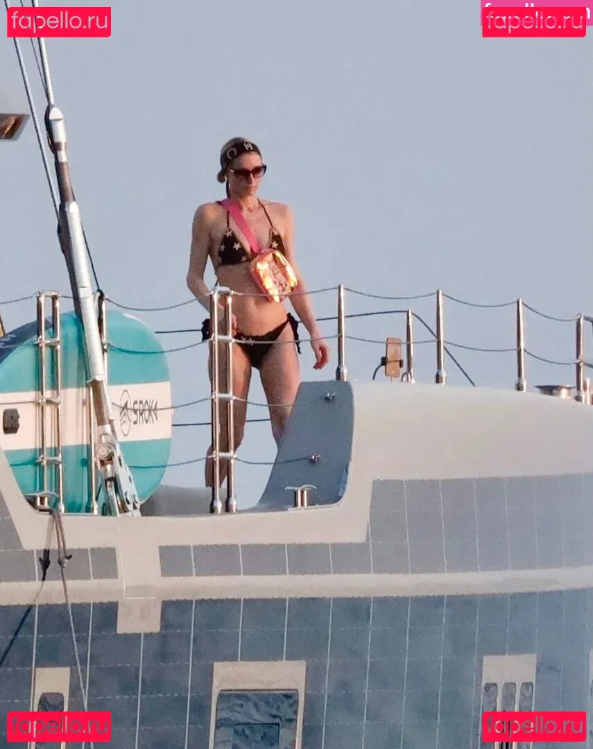 Paris Hilton Onlyfans Photo Gallery 