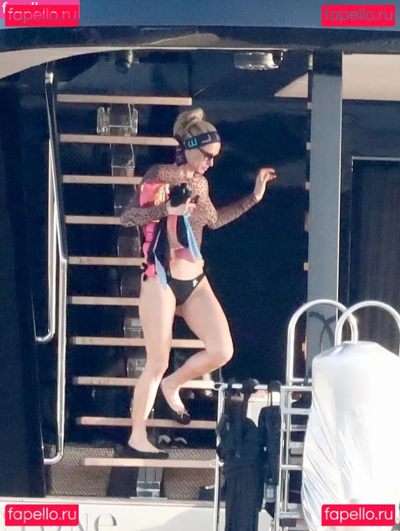 Paris Hilton Onlyfans Photo Gallery 