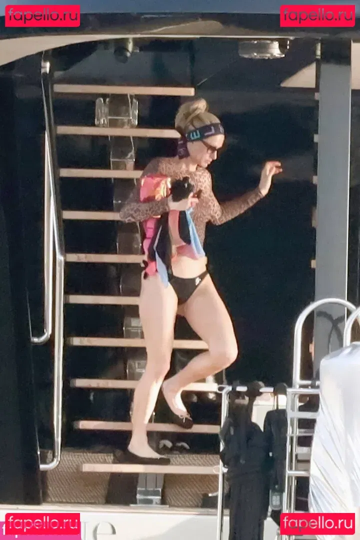 Paris Hilton Onlyfans Photo Gallery 