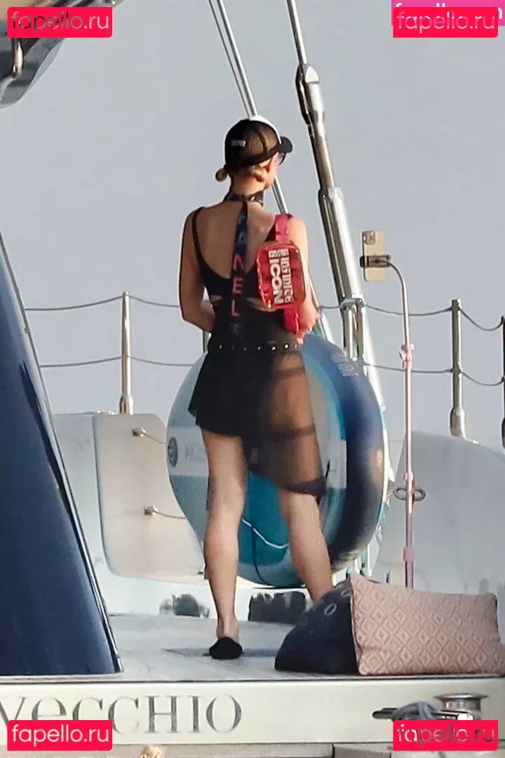 Paris Hilton Onlyfans Photo Gallery 