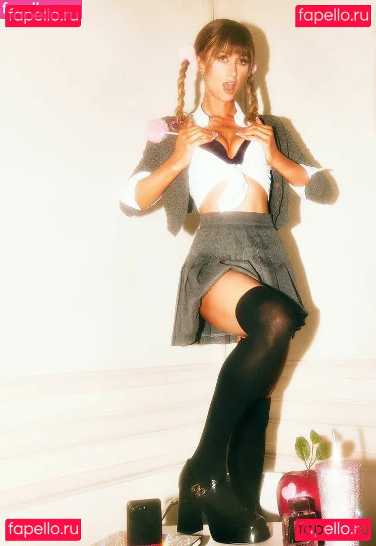 Paris Hilton Onlyfans Photo Gallery 