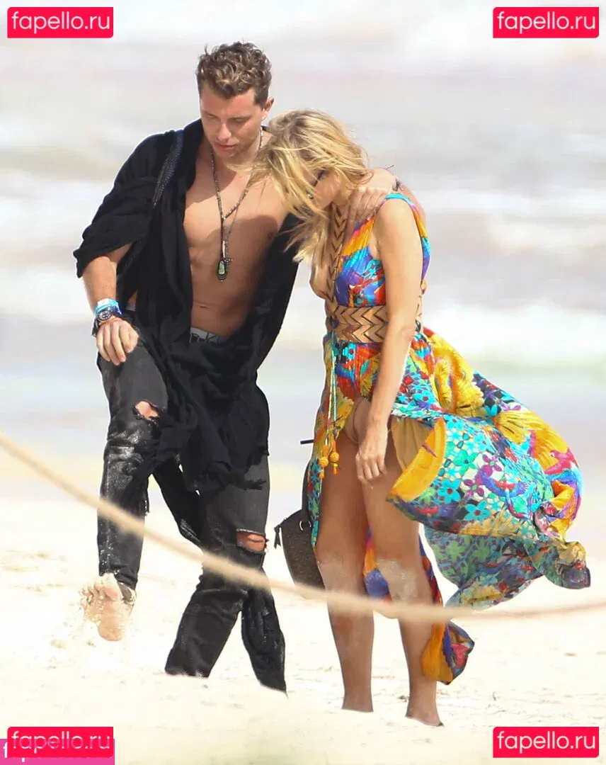 Paris Hilton Onlyfans Photo Gallery 