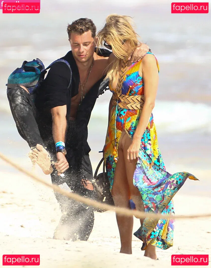 Paris Hilton Onlyfans Photo Gallery 