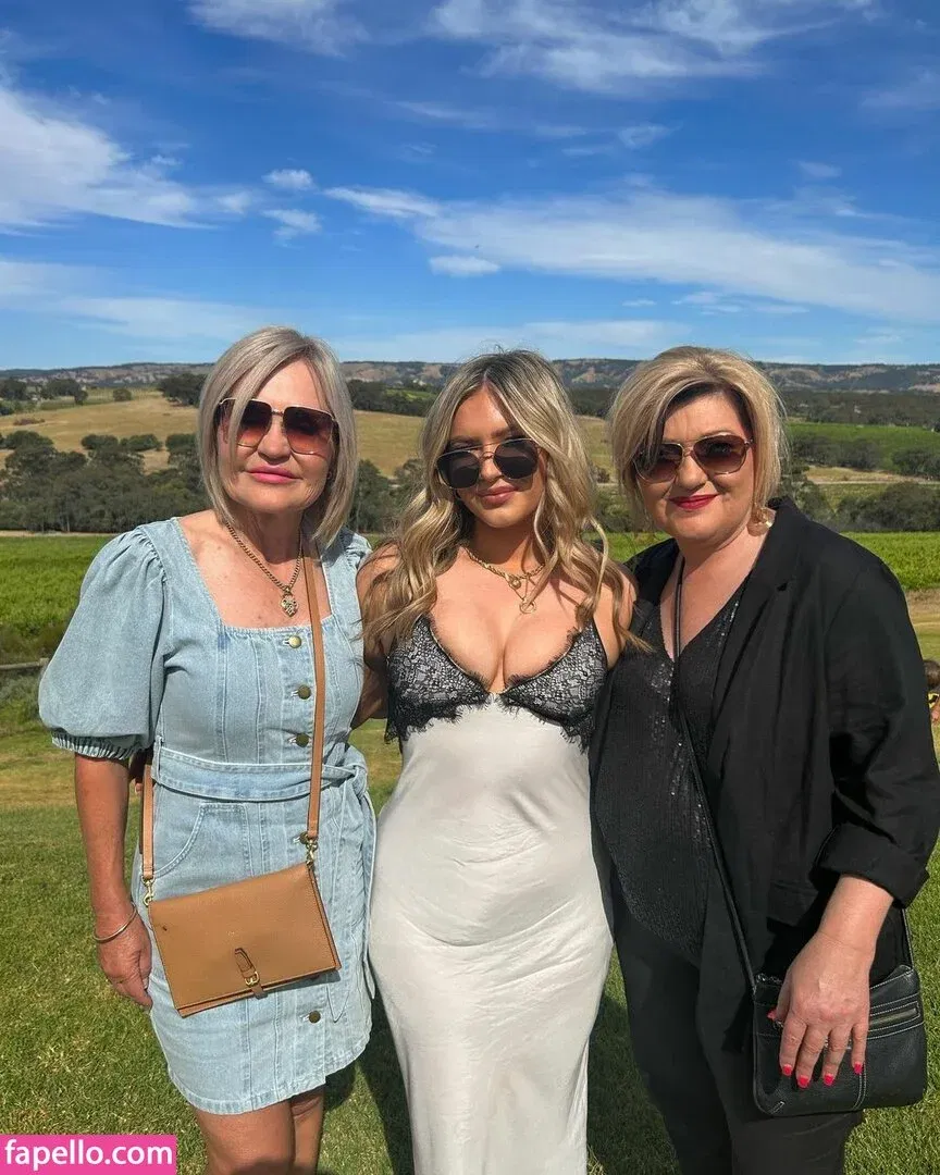 Tayla Renee Barker Onlyfans Photo Gallery 