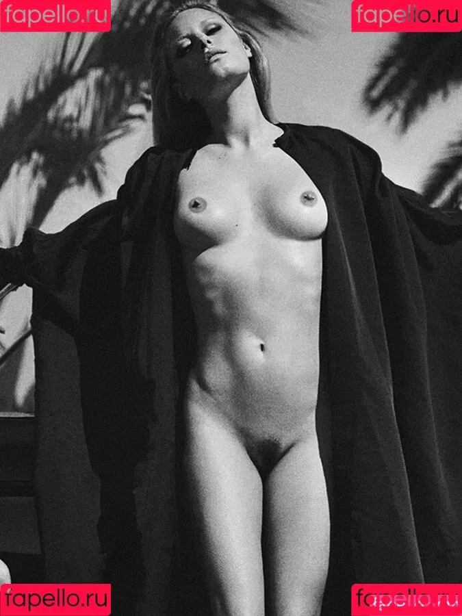 Camille Rowe Onlyfans Photo Gallery 