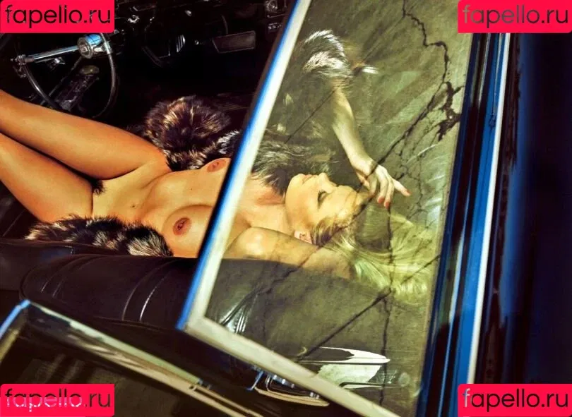 Camille Rowe Onlyfans Photo Gallery 