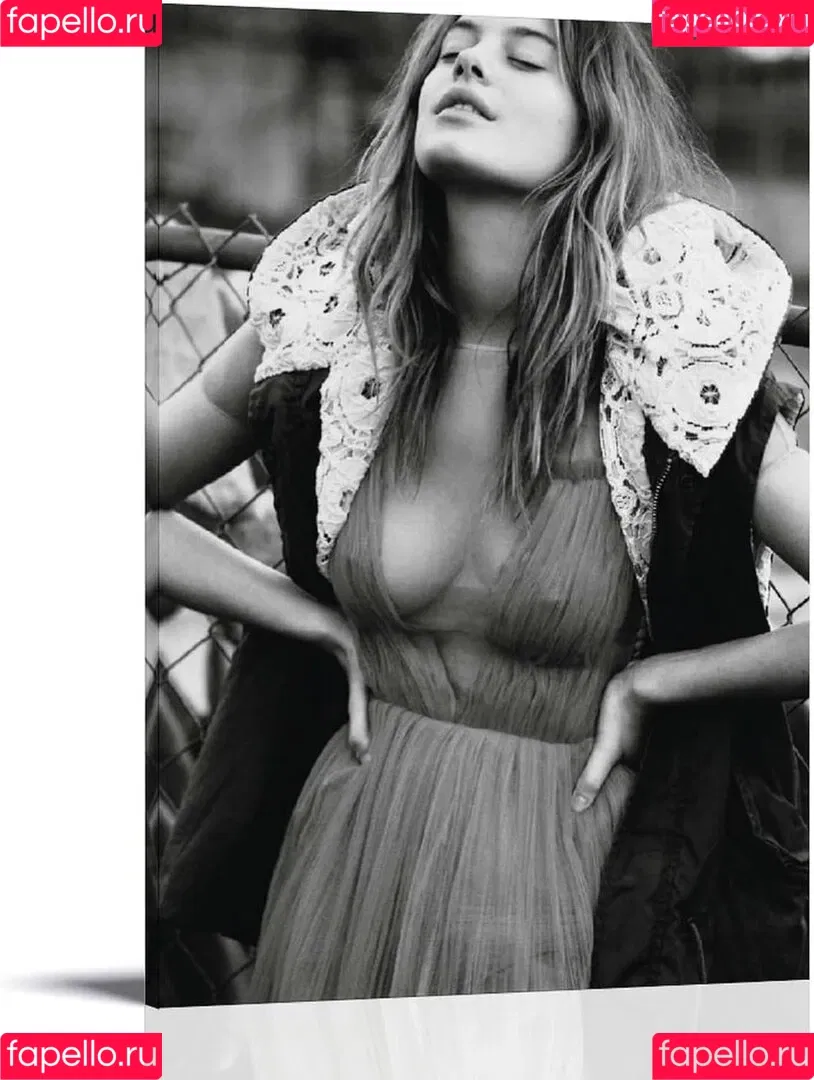 Camille Rowe Onlyfans Photo Gallery 