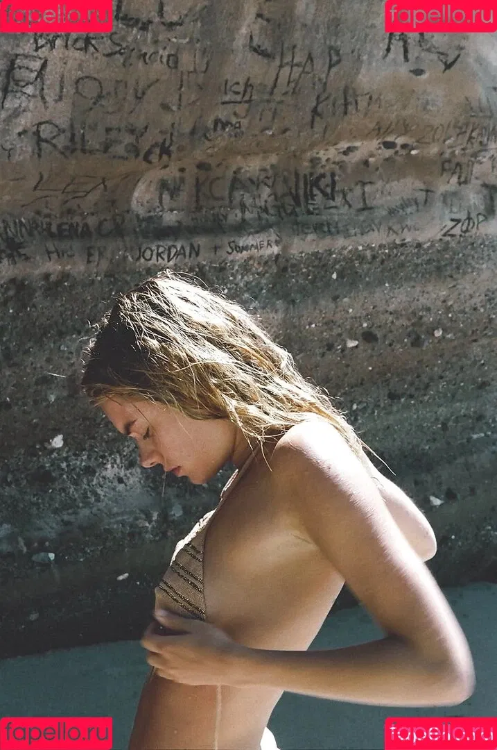Camille Rowe Onlyfans Photo Gallery 