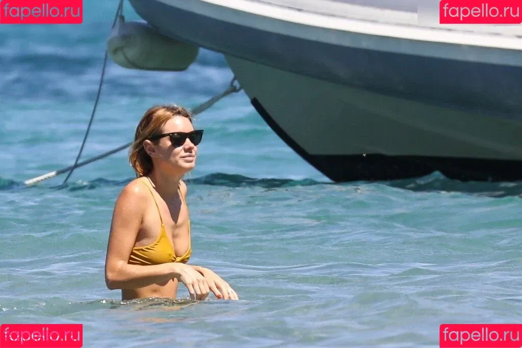 Camille Rowe Onlyfans Photo Gallery 