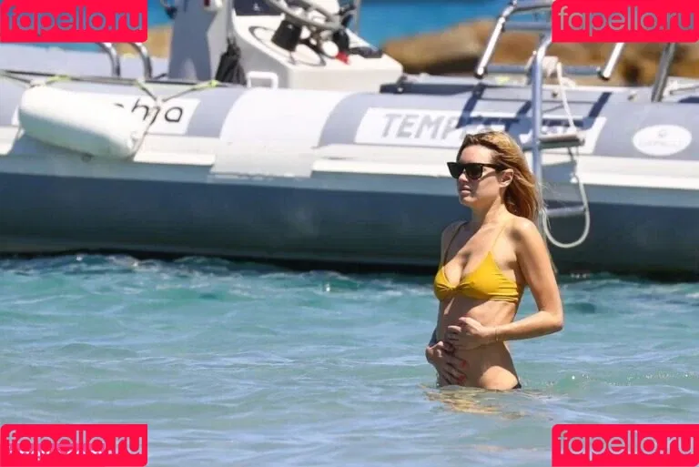 Camille Rowe Onlyfans Photo Gallery 