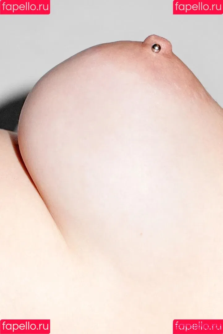 Camille Rowe Onlyfans Photo Gallery 