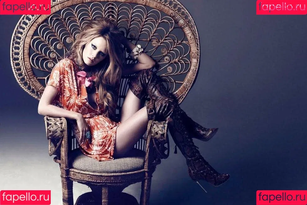Camille Rowe Onlyfans Photo Gallery 