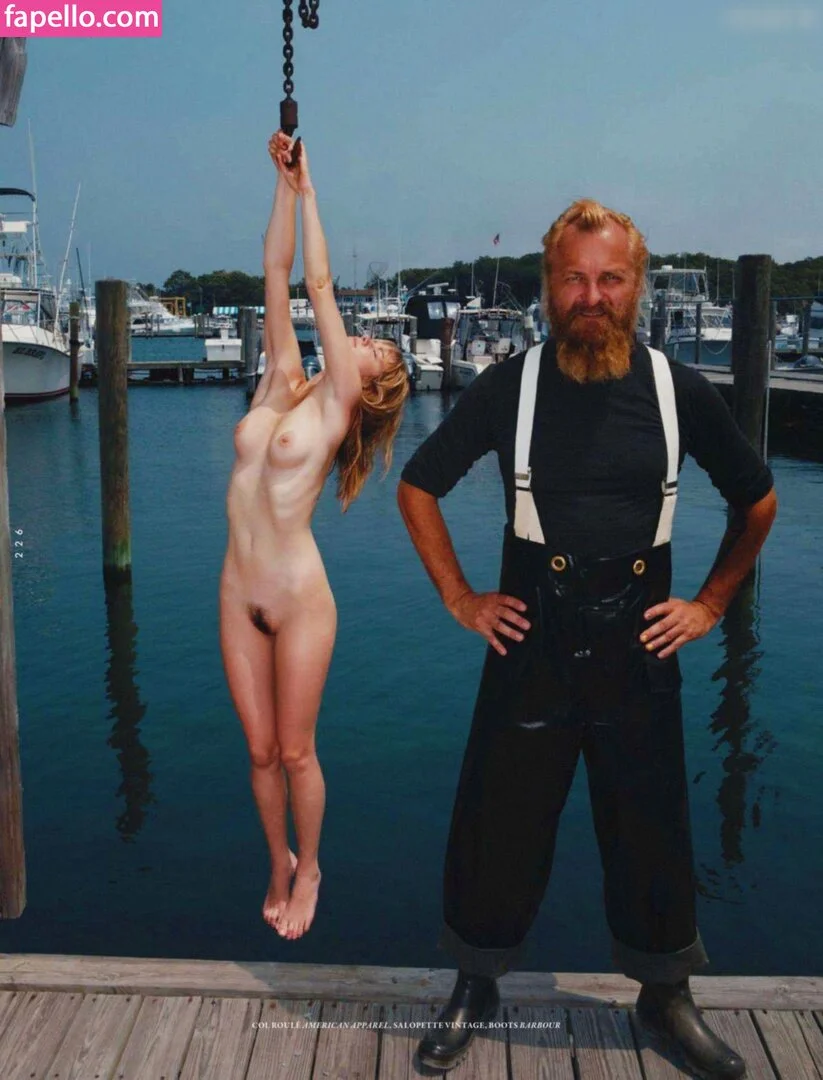 Camille Rowe Onlyfans Photo Gallery 