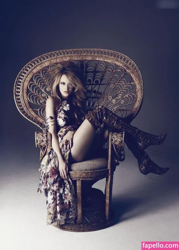 Camille Rowe Onlyfans Photo Gallery 