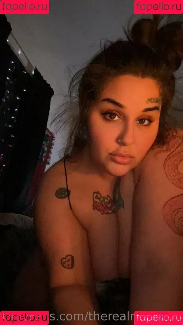 therealmizkellie Onlyfans Photo Gallery 