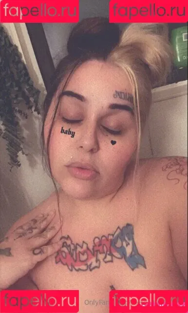 therealmizkellie Onlyfans Photo Gallery 